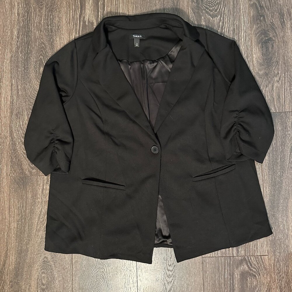 Torrid ponte 3/4 sleeve, cropped blazer